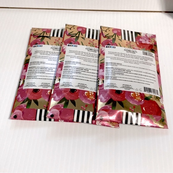 Luxury Bath Fizzing Salts, Body Wash & Lotion & Bath Soap Gift Set - Picture 7 of 10